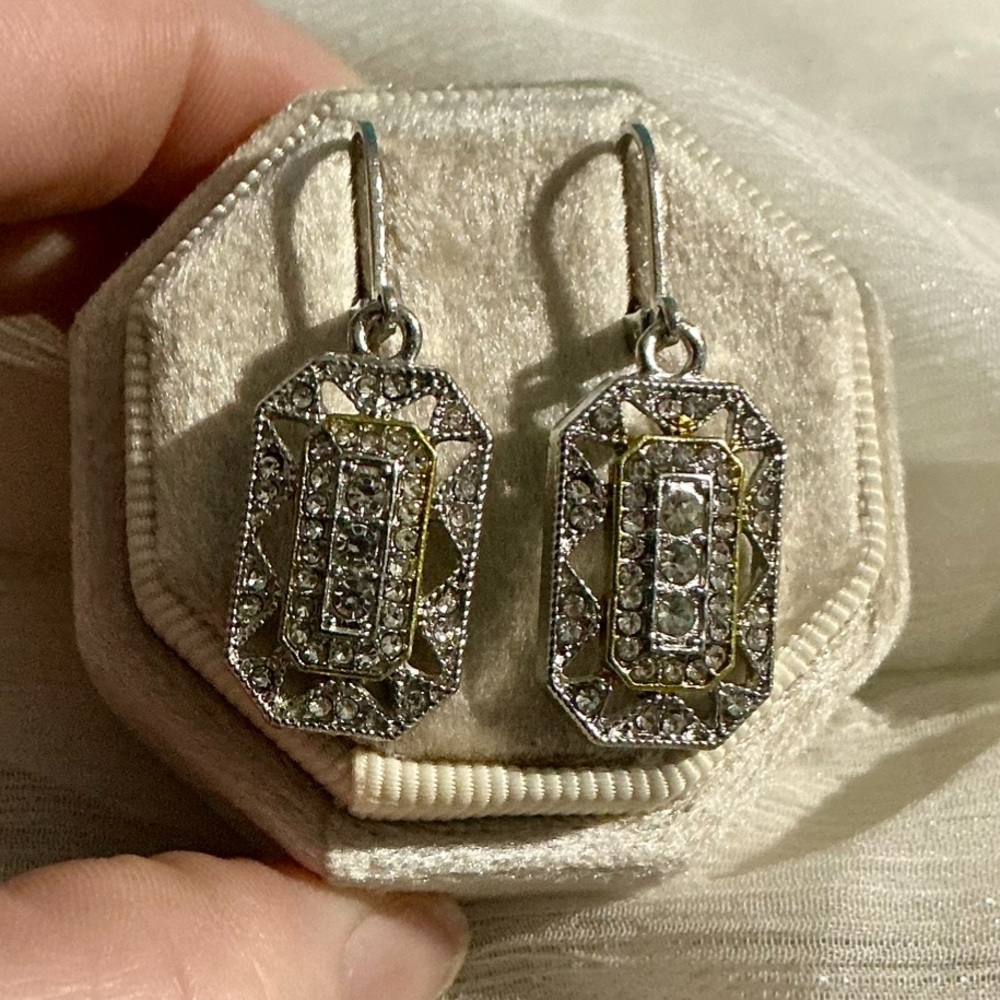 🌸 Silver Crystal Art Deco Drop Earrings